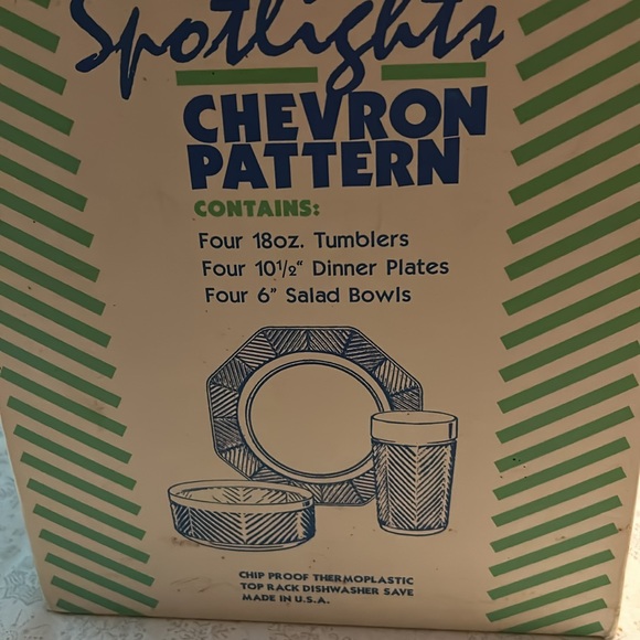 NWOT Spotlights Table Setting - Picture 6 of 6